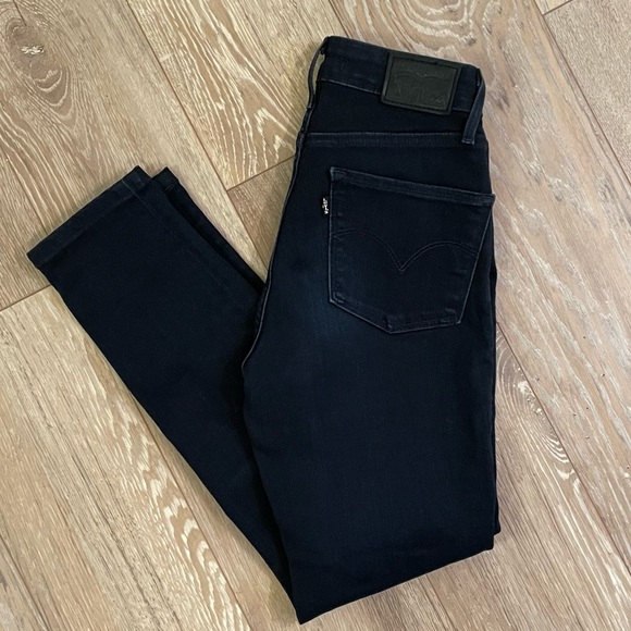 Levi’s 721 High Rise Skinny Jeans in Black Wash - Picture 1 of 5
